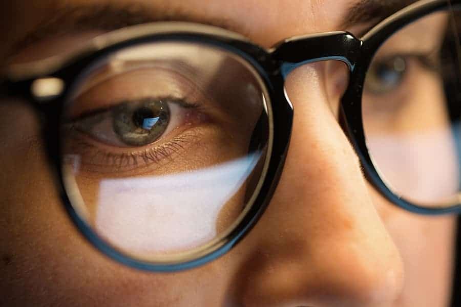 comment se passer de lunettes ou lentilles de contact dr romain nicolau opthalmologue specialiste chirurgie refractive paris