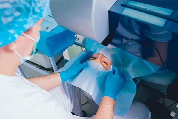 faq avis operation presbytie laser chirurgien ophtalmologue paris dr romain nicolau chirurgien ophtalmologue chirurgie refractive laser yeux paris