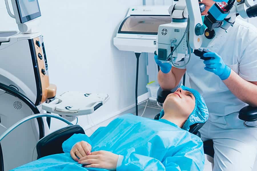 laser operation myopie paris dr romain nicolau chirurgien ophtalmologue specialiste chirurgie refractive paris