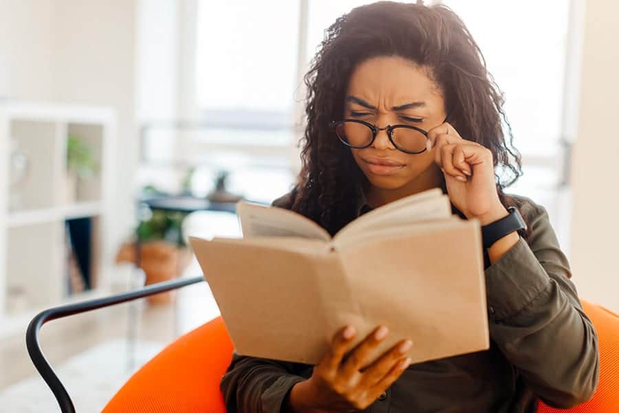 Vision floue de loin et de près : qu’est-ce que c’est ?